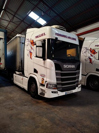 Conjunto completo Scania R450+Tauliner