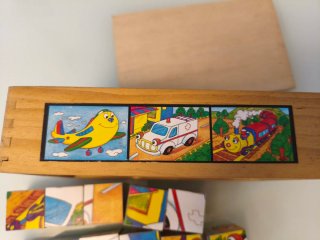 Puzzle de madera con cubos, temas transportes