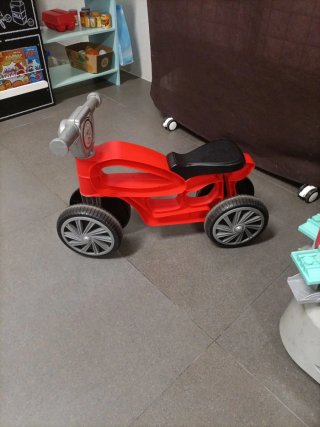 Bicicleta infantil roja.Regalo caminador infantil