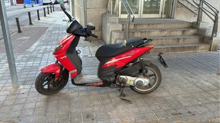 Scooter Derbi Variant Roja