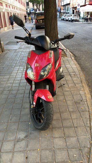 Scooter Derbi Variant Roja