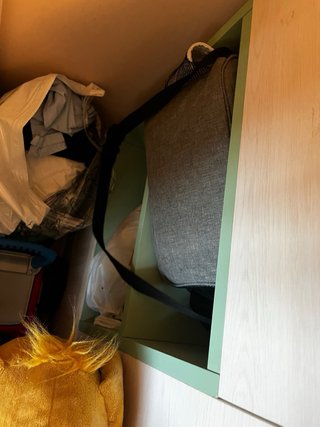 Cuna con cama de bebe y cambiador