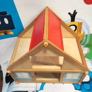 Casa de Muñecas de Madera