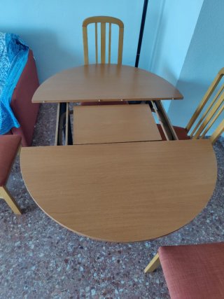 Mesa de Comedor Redonda y 4 Sillas