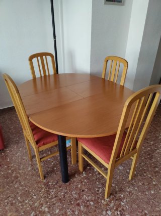 Mesa de Comedor Redonda y 4 Sillas