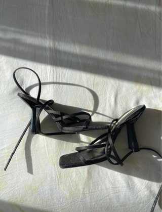 Sandalias Zara tacón tiras negras