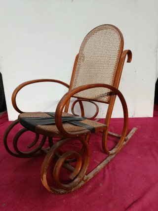 Balancín de Madera y Mimbre