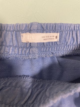 Pantalón corto azul de niño