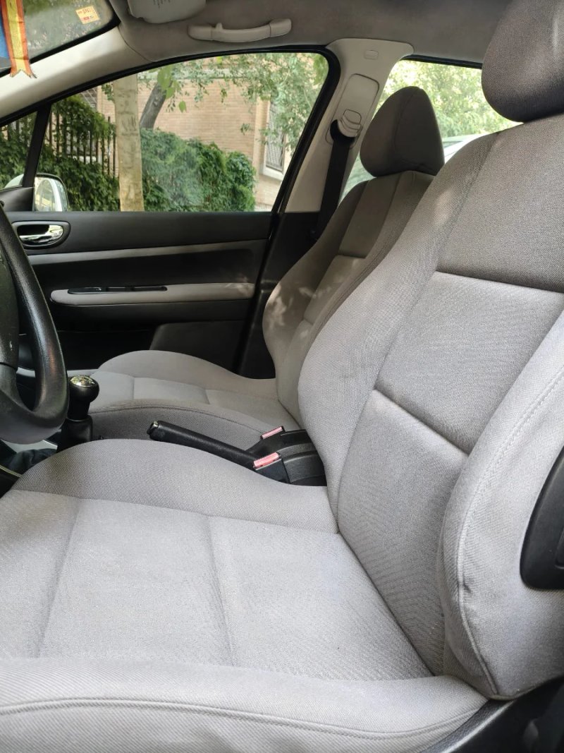 Peugeot 307 1.6i XR Clim Plus 2004, foto 5