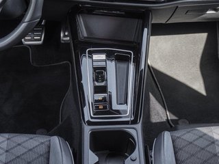VW GOLF 1.5 eTSI DSG R-line