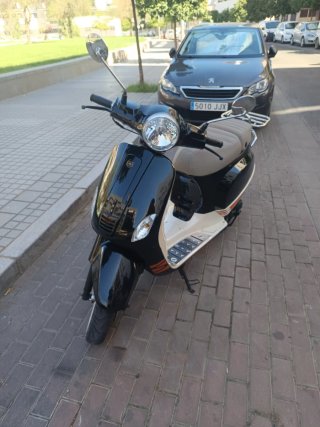 Moto Scooter Negra