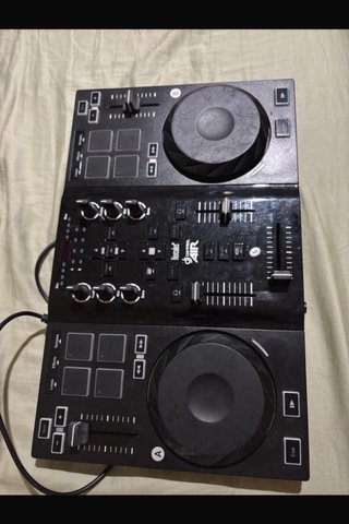 Mesa de DJ Hercules DJControl AIR