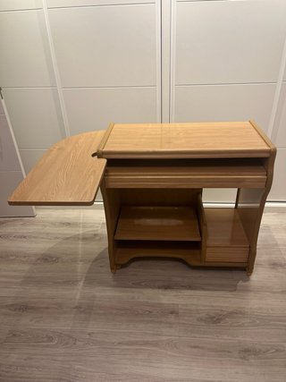 Mesa de ordenador de madera