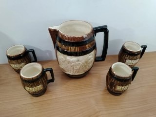 Set de Jarra y 4 Vasos de Cerámica Estilo Barril
