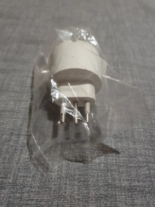 Adaptador de Enchufe España a Italia (Tipo F a L)