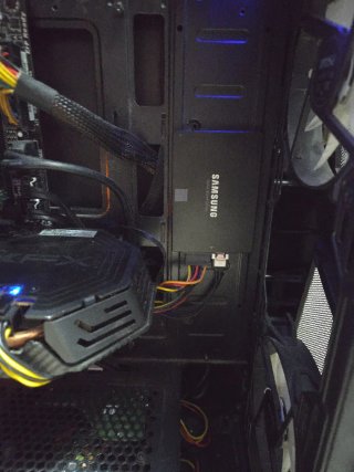 Torre Gaming i7 7700k RX 580 8G SSD 500 RAM 16G