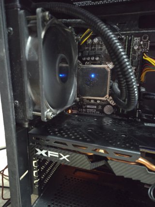 Torre Gaming i7 7700k RX 580 8G SSD 500 RAM 16G