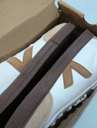 Zapatillas Veja Blancas y Marrones