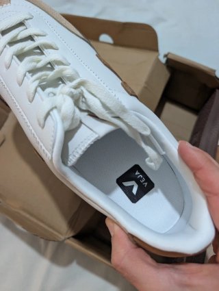 Zapatillas Veja Blancas y Marrones