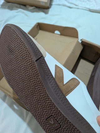 Zapatillas Veja Blancas y Marrones