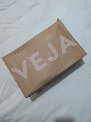 Zapatillas Veja Blancas y Marrones