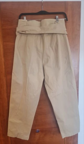 Pantalón Beige Zara Woman Tiro Alto con Cinturón