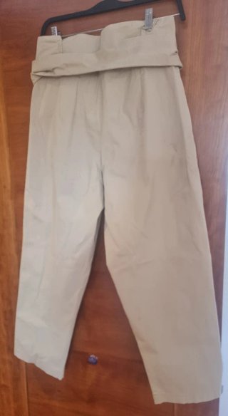 Pantalón Beige Zara Woman Tiro Alto con Cinturón