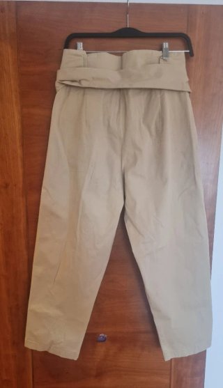 Pantalón Beige Zara Woman Tiro Alto con Cinturón