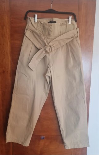 Pantalón Beige Zara Woman Tiro Alto con Cinturón