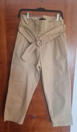 Pantalón Beige Zara Woman Tiro Alto con Cinturón