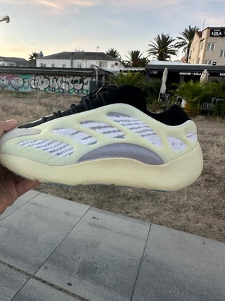 Adidas Yeezy Boost 700 V3