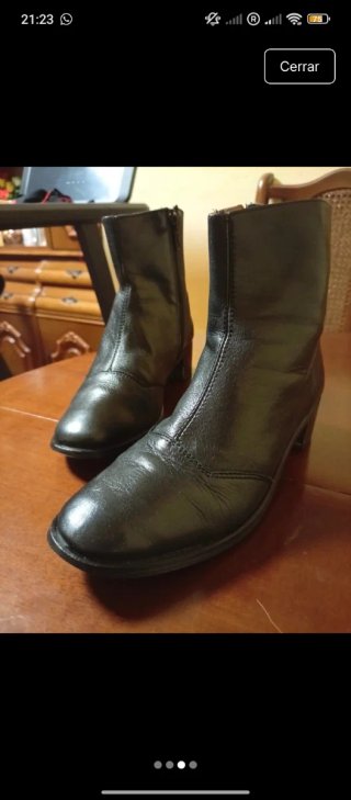 Botines de piel negros