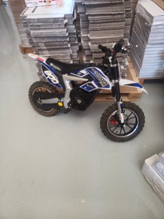 Moto infantil eléctrica Nitro 800 la batería no fu
