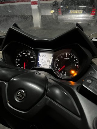 Yamaha X-Max 300