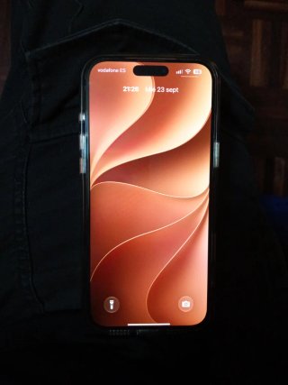 iPhone 17 Pro Max Dorado/Naranja