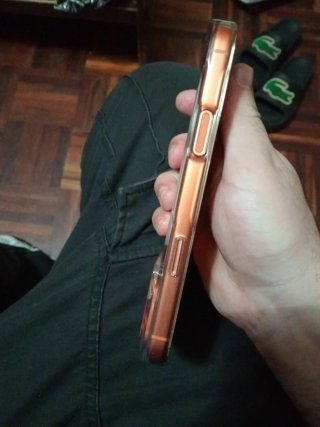 iPhone 17 Pro Max Dorado/Naranja