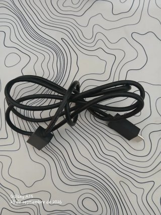 PlayStation 4 Negra con MANDO original y  CABLES.