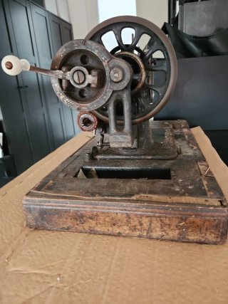 Máquina de coser antigua Rossmann