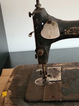 Máquina de coser antigua Rossmann