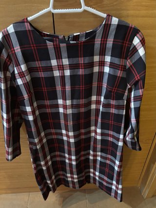 Vestido de cuadros negro y rojo