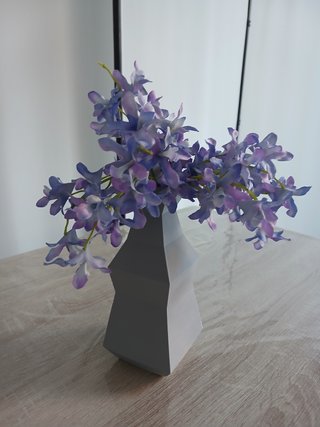 Vaso moderno stampato 3D grigio