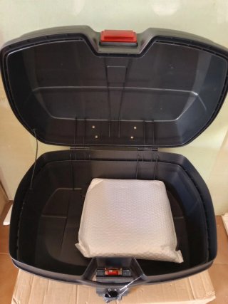 Maleta Baúl Moto 46L Negra
