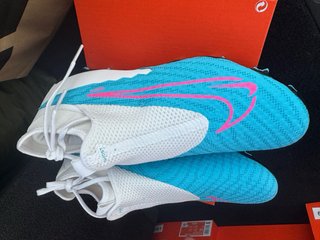 Botas de fútbol Nike Phantom