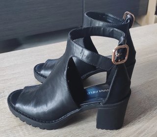 Sandalias de tacón Anna Field negras