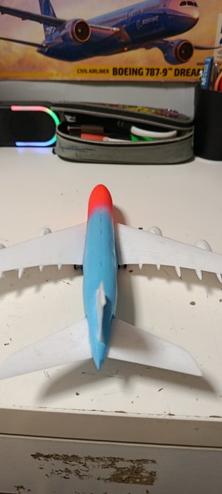 Avión de plástico hecho a mano