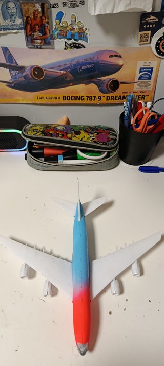 Avión de plástico hecho a mano