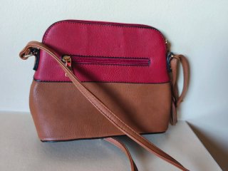 Bolso bandolera marrón y rojo