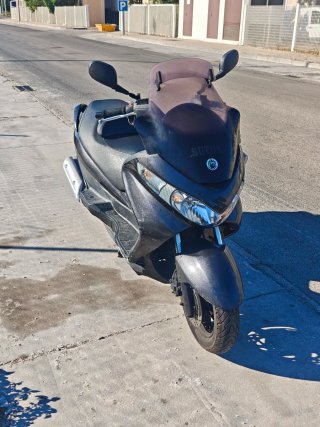 Suzuki Burgman 200 (ITV 2028)
