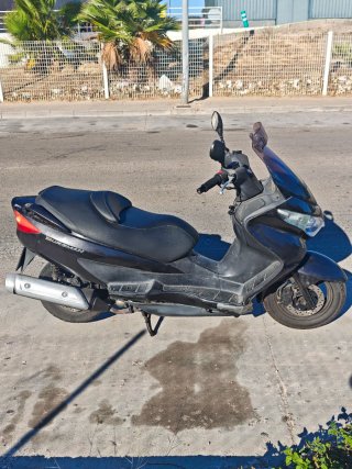 Suzuki Burgman 200 (ITV 2028)