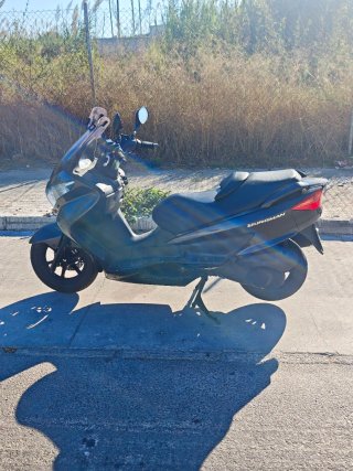 Suzuki Burgman 200 (ITV 2028)
